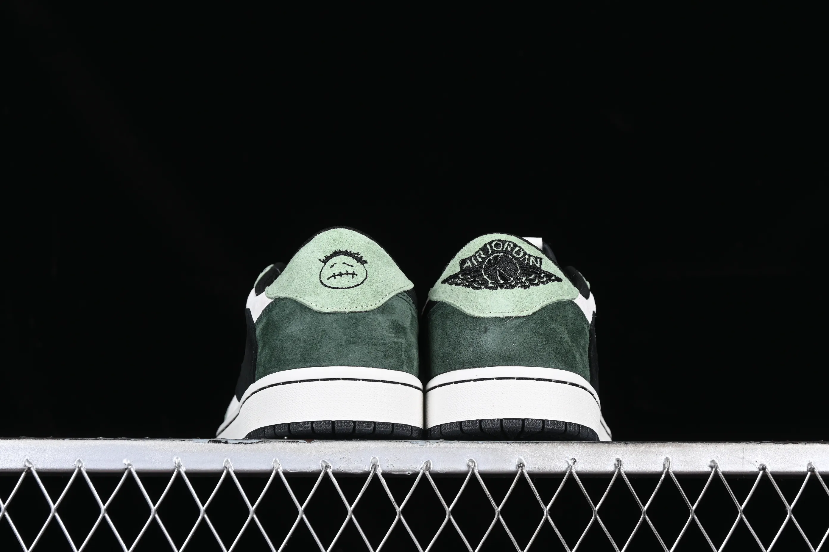 All Categories Air Jordan Jordan Series Basketball Shoes Air Jordan 1 Low Travis Scott x Air Jordan 1 Low OG AJ1 Joe 1 Reversed Overhook Joint Style Casual Sports Basketball Shoes DM7866-813